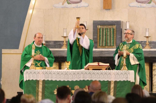 Fr. Isaac Longworth, CC during the Liturgy of the Eucharist.