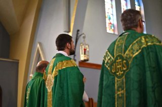 Fr. Isaac Longworth, CC during Mass.